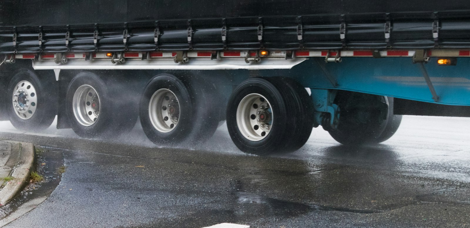 Flatbed / Stepdeck commercial truck
